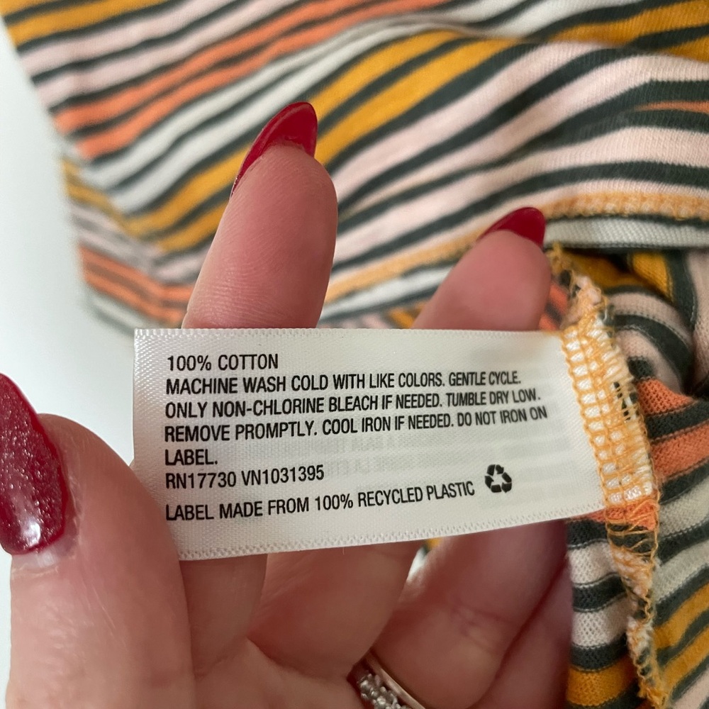Universal Thread Striped Tee - Picture 4 of 5
